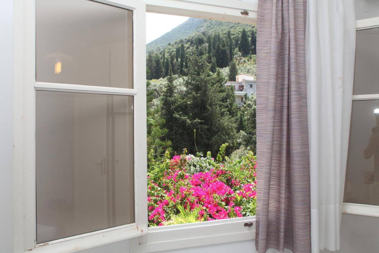 Alexandros B Hotel Nikiana Luaran gambar